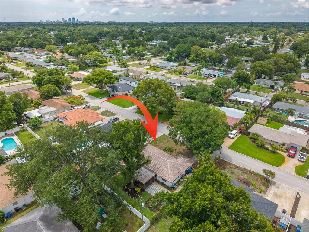 5271 35th Avenue N St Petersburg FL 33710