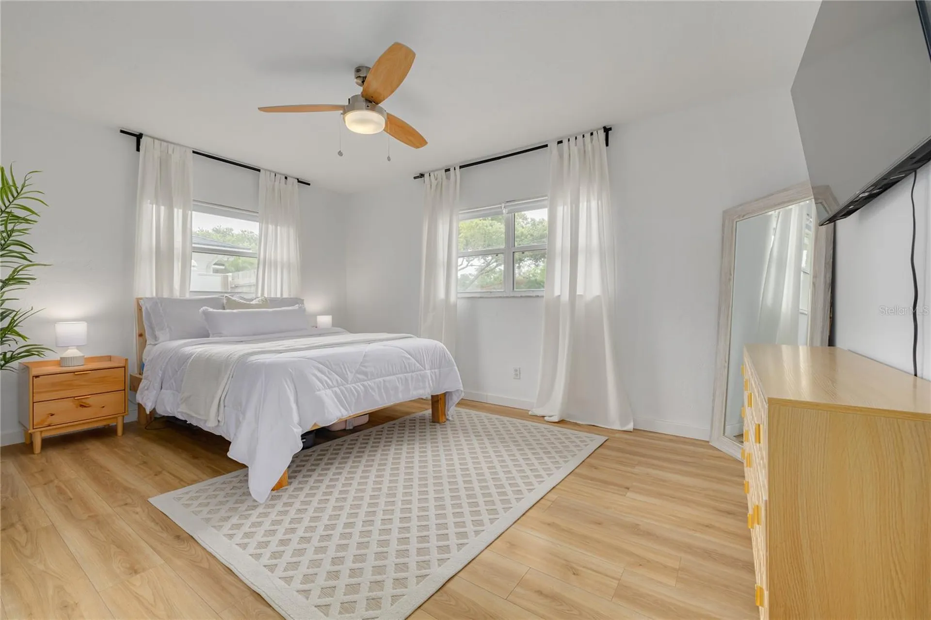5271 35th Avenue N St Petersburg FL 33710