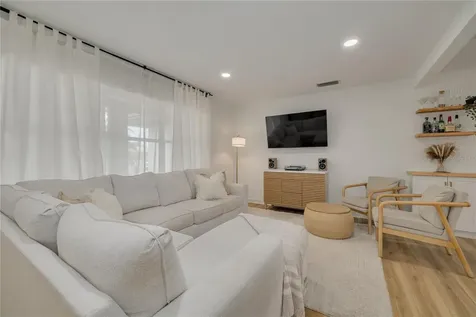 5271 35th Avenue N St Petersburg FL 33710