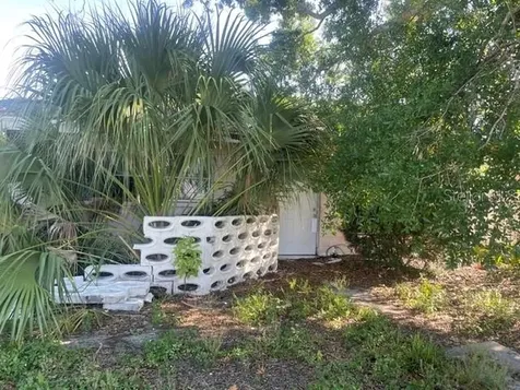 547 75th Avenue N St Petersburg FL 33702