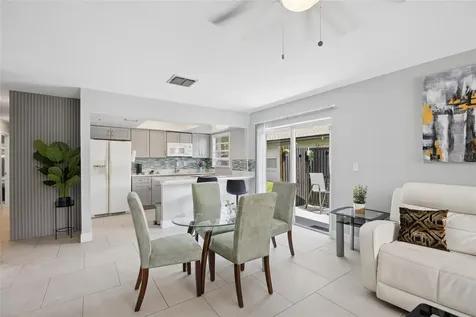 536 Hibiscus Way Orlando FL 32807