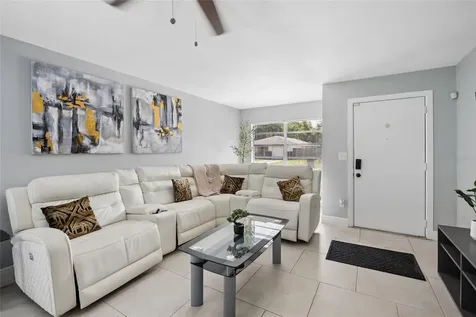 536 Hibiscus Way Orlando FL 32807