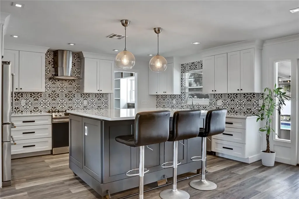 647 E Hillcrest Street Altamonte Springs FL 32701