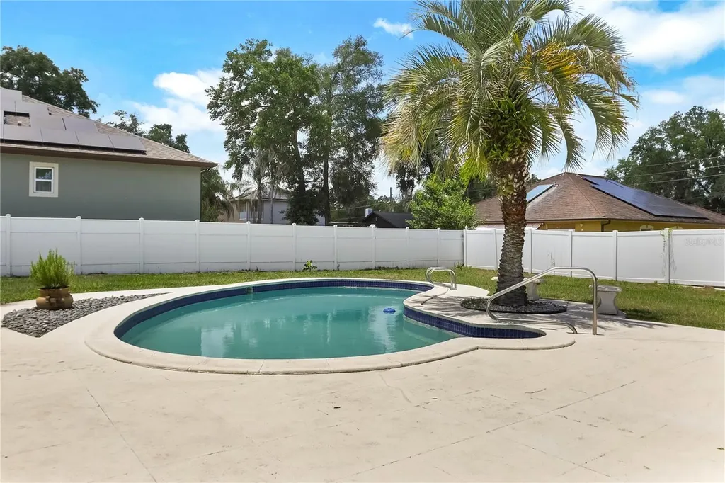 647 E Hillcrest Street Altamonte Springs FL 32701