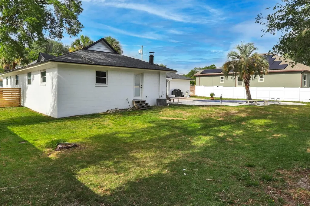 647 E Hillcrest Street Altamonte Springs FL 32701