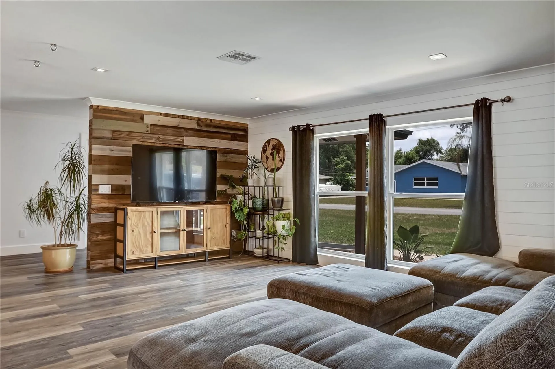 647 E Hillcrest Street Altamonte Springs FL 32701