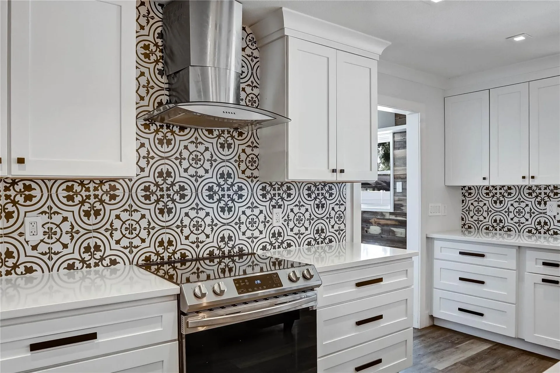 647 E Hillcrest Street Altamonte Springs FL 32701