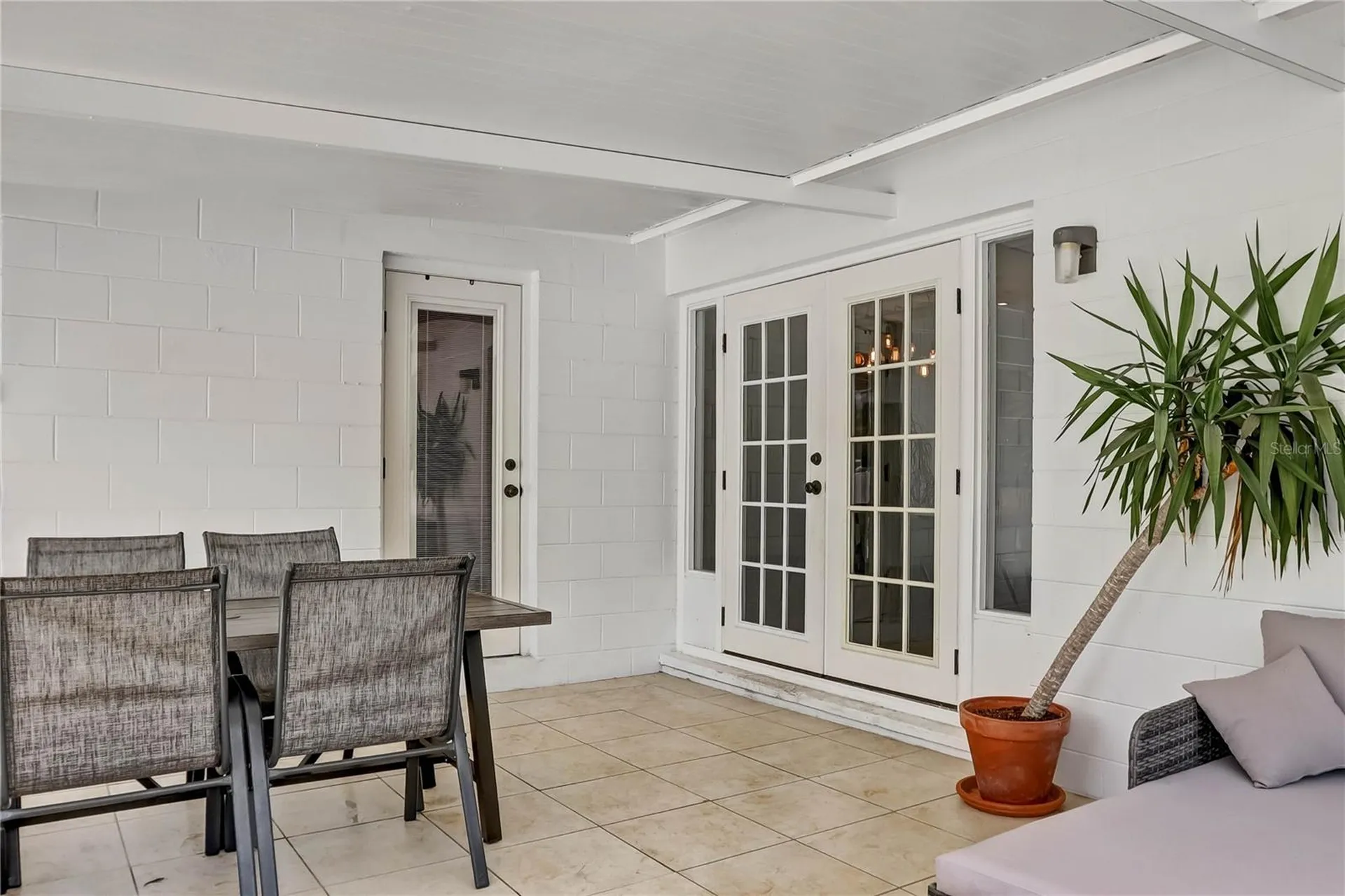 647 E Hillcrest Street Altamonte Springs FL 32701