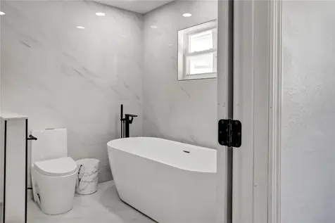 647 E Hillcrest Street Altamonte Springs FL 32701