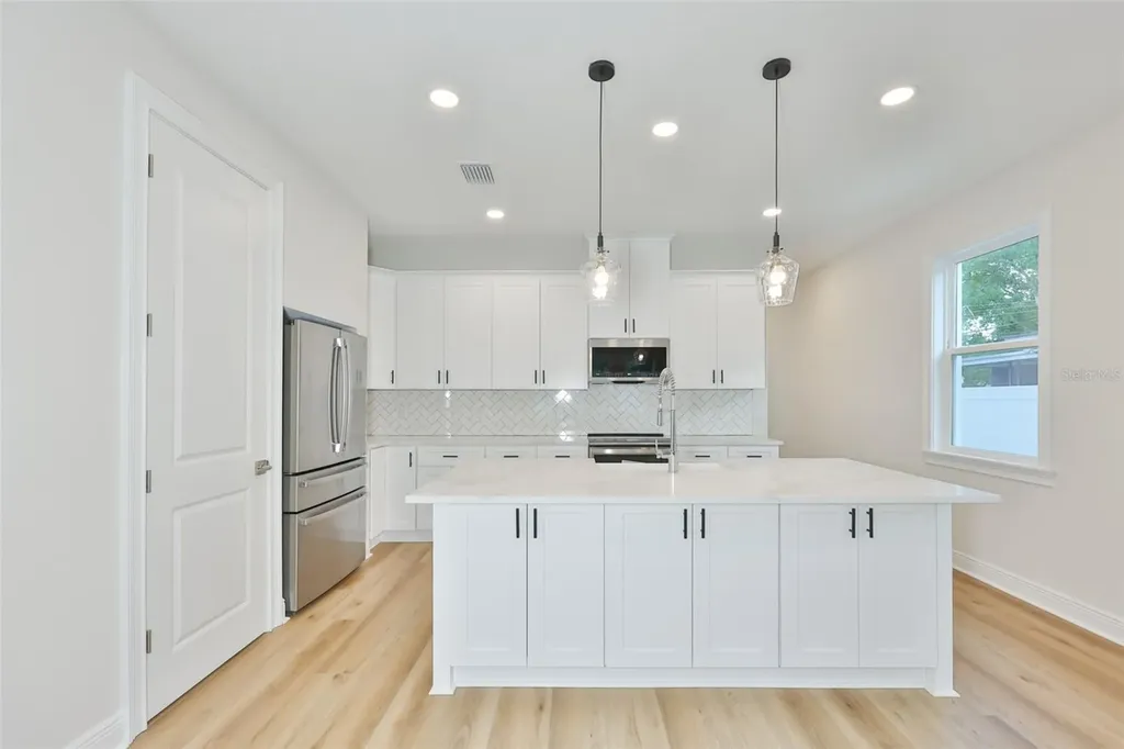 1913 W Beach Street Tampa FL 33607