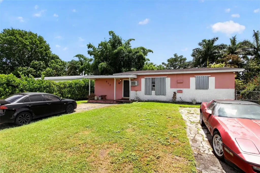 617 SW 14th Street Belle Glade FL 33430