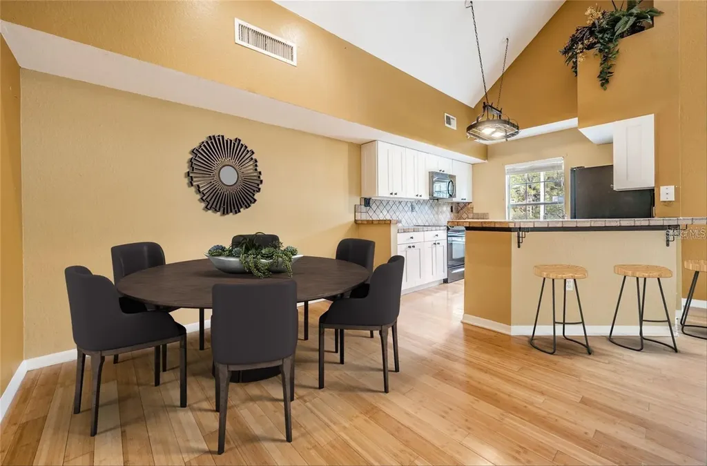 9156 Lake Chase Island Way Tampa FL 33626