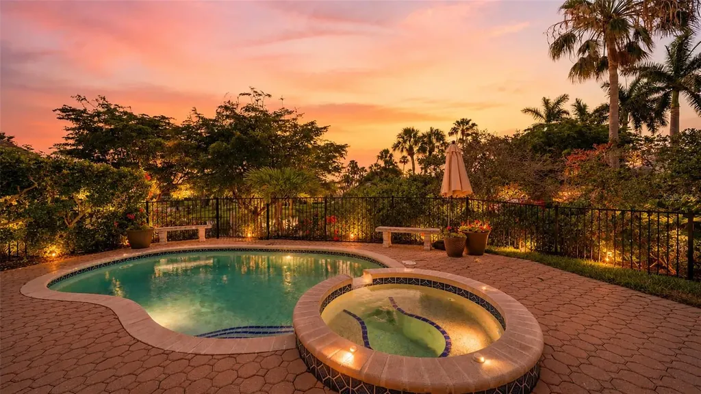 3563 Fair Oaks Lane Longboat Key FL 34228