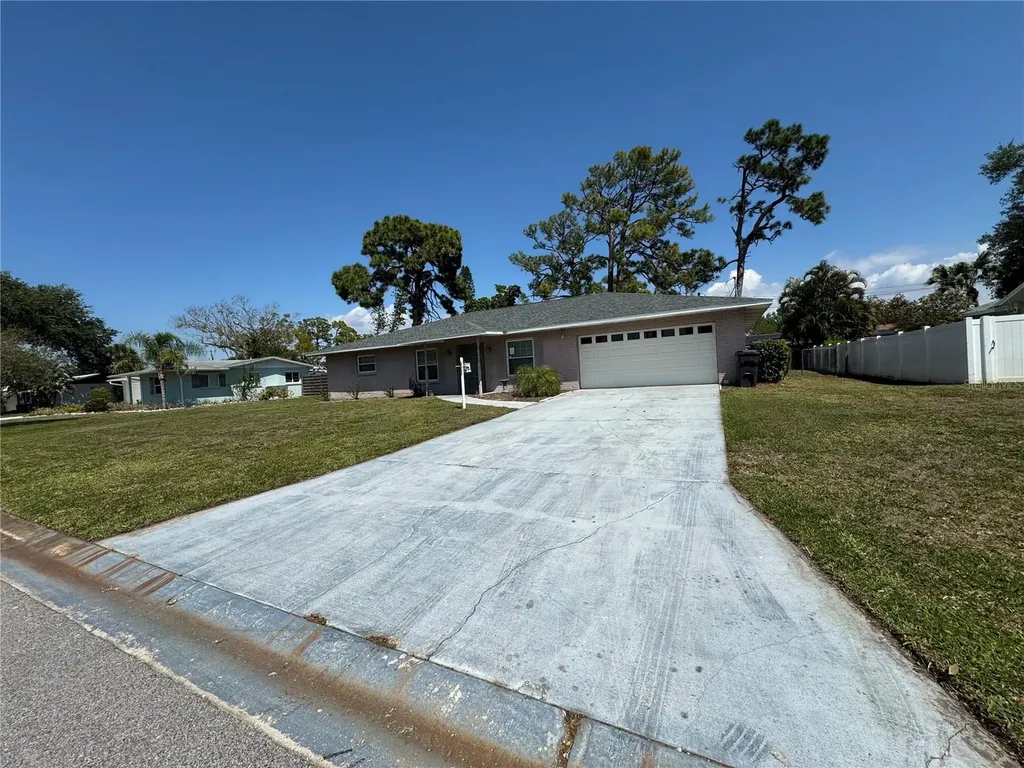 2003 48th Street W Bradenton FL 34209