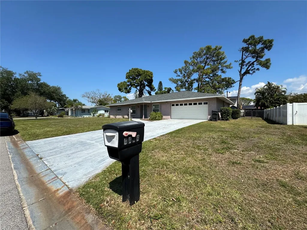 2003 48th Street W Bradenton FL 34209