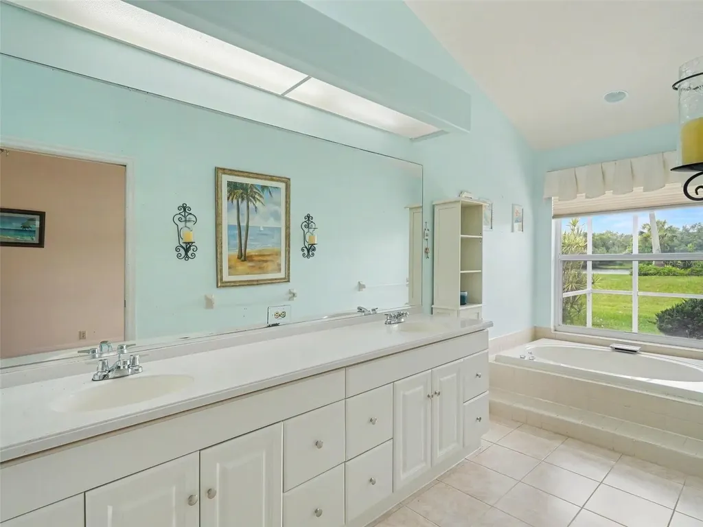 6643 Oakbrooke Circle Bradenton FL 34202