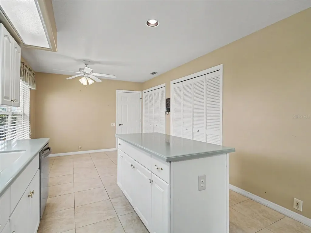 6643 Oakbrooke Circle Bradenton FL 34202