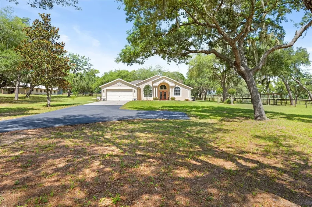 19509 Paso Fino Way Dade City FL 33523
