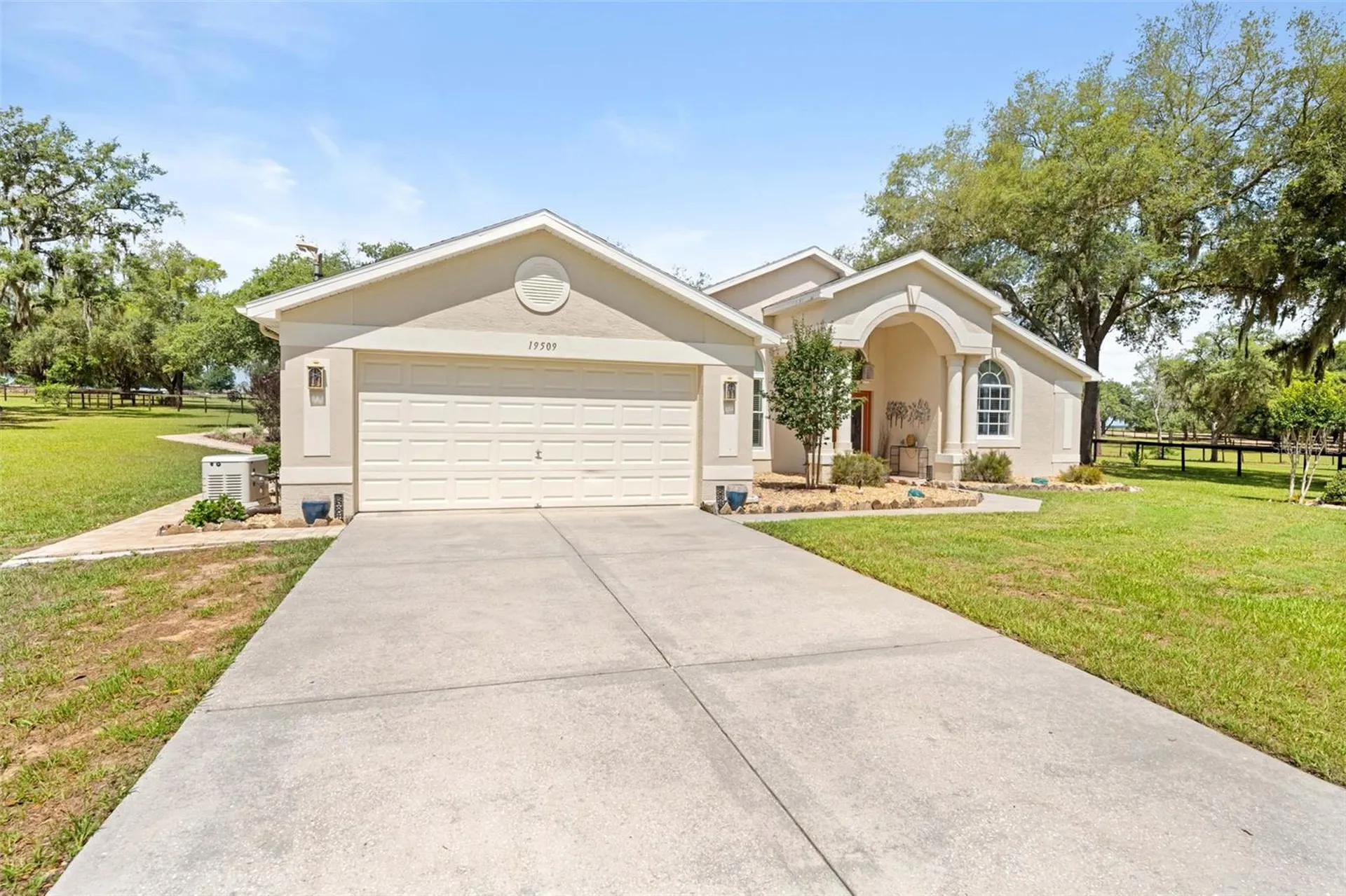 19509 Paso Fino Way Dade City FL 33523