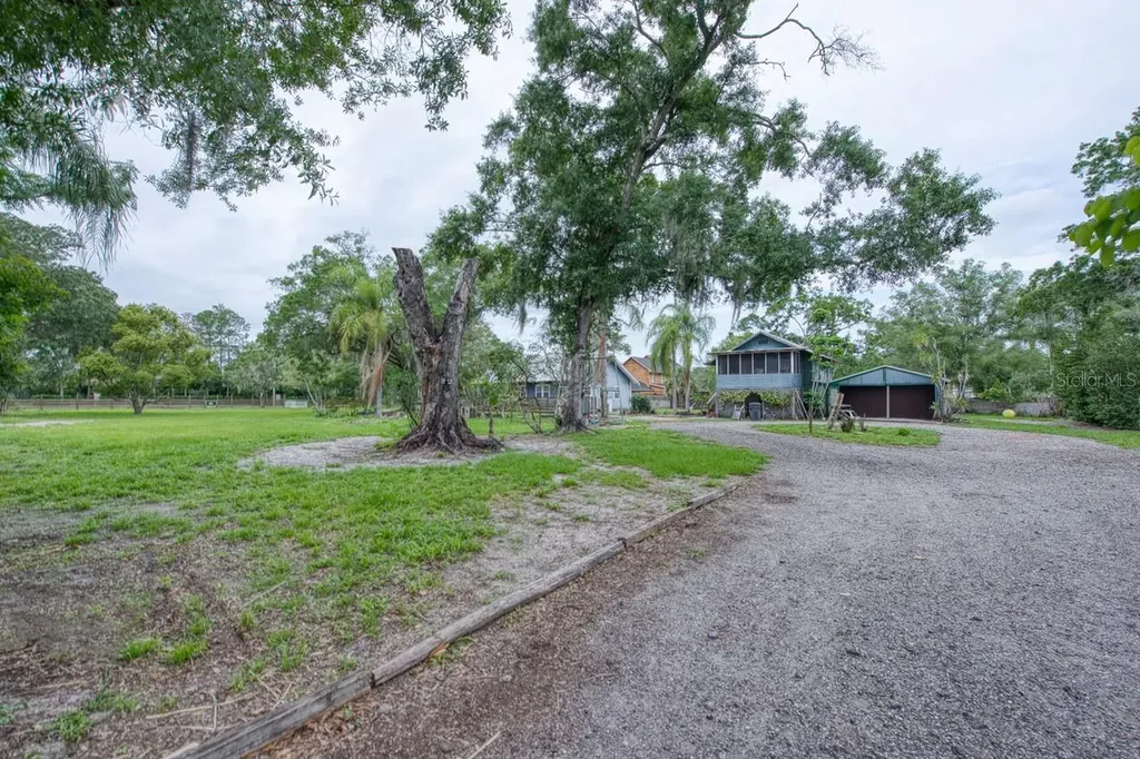 17321 Simmons Road Lutz FL 33548