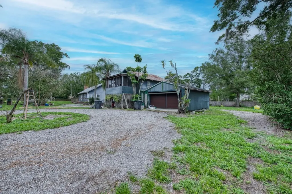 17321 Simmons Road Lutz FL 33548