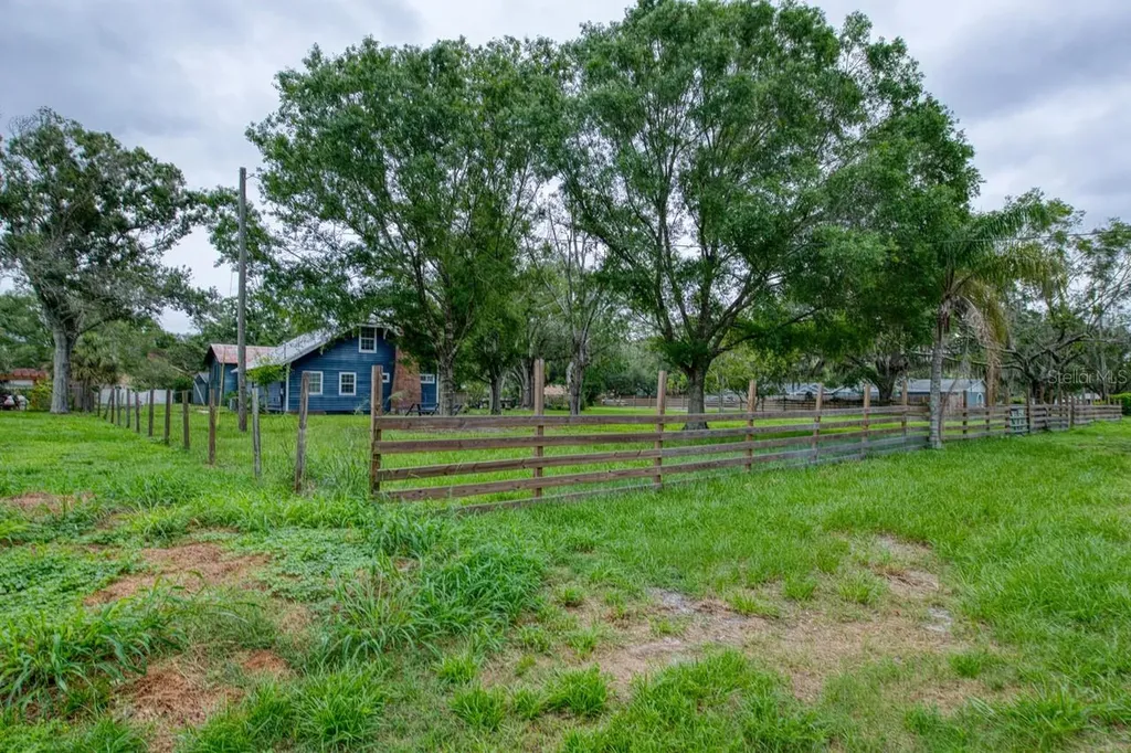 17321 Simmons Road Lutz FL 33548