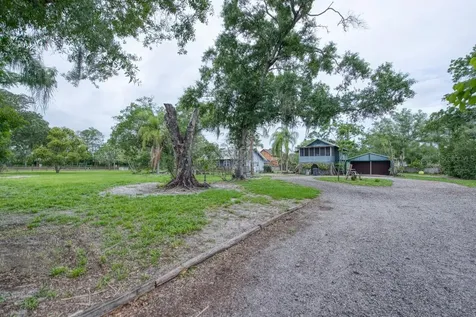 17321 Simmons Road Lutz FL 33548