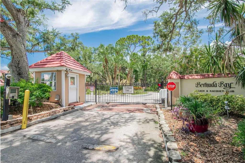 3795 41st Lane S St Petersburg FL 33711