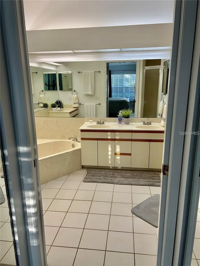 7186 Lakeside Drive Sarasota FL 34243