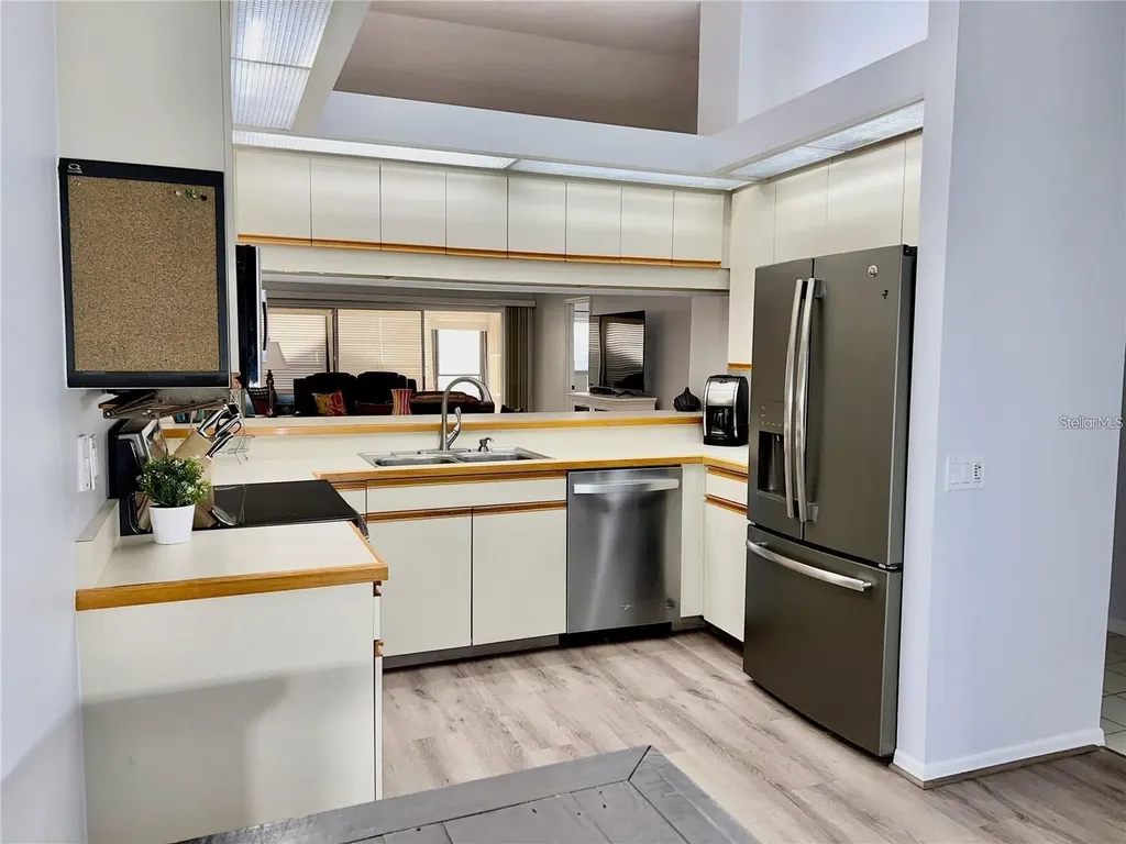 7186 Lakeside Drive Sarasota FL 34243