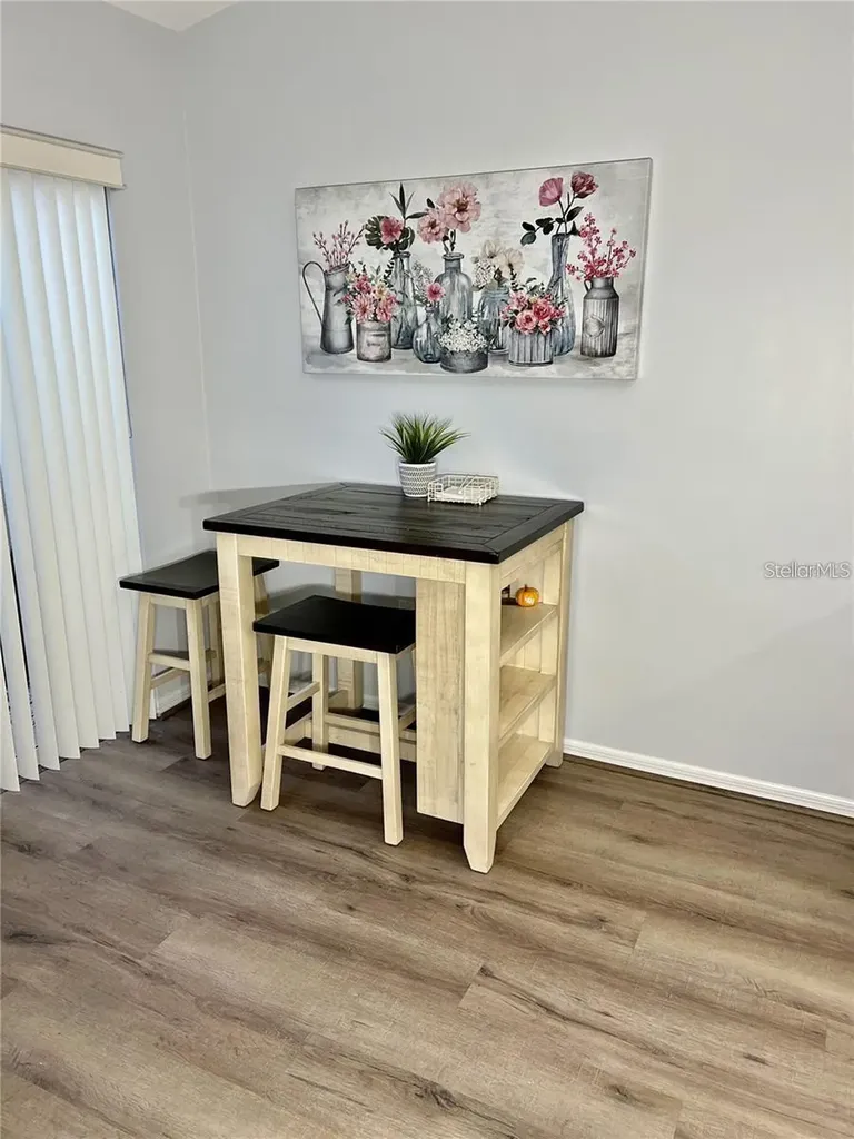 7186 Lakeside Drive Sarasota FL 34243