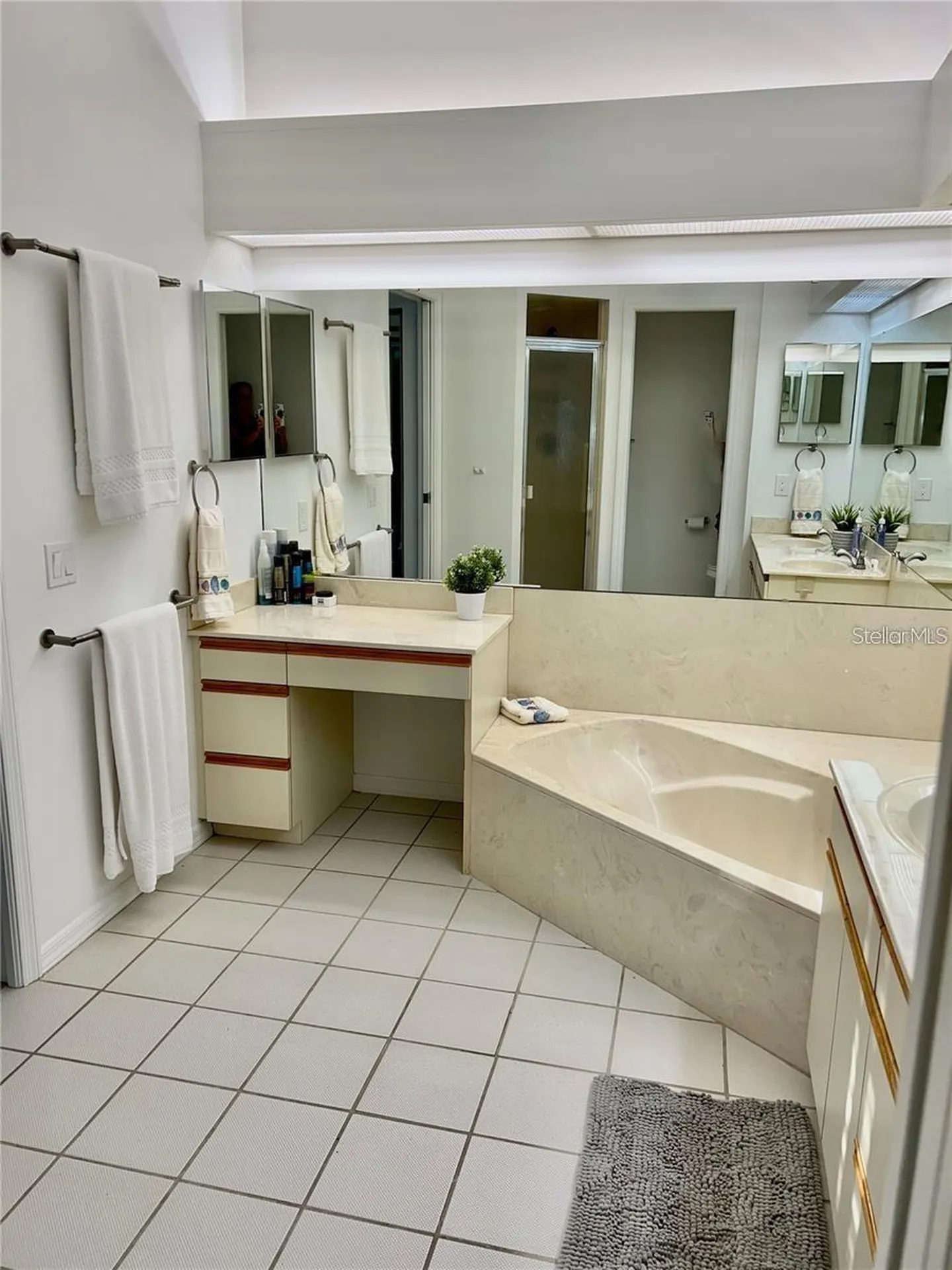 7186 Lakeside Drive Sarasota FL 34243