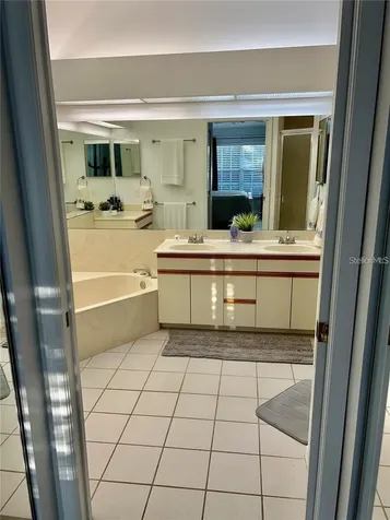 7186 Lakeside Drive Sarasota FL 34243