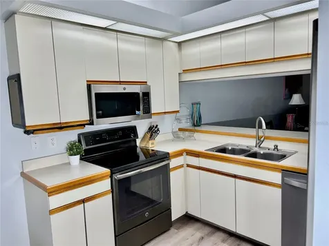 7186 Lakeside Drive Sarasota FL 34243
