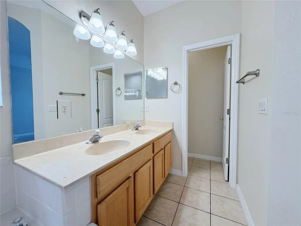 4932 Bellthorn Drive Orlando FL 32837
