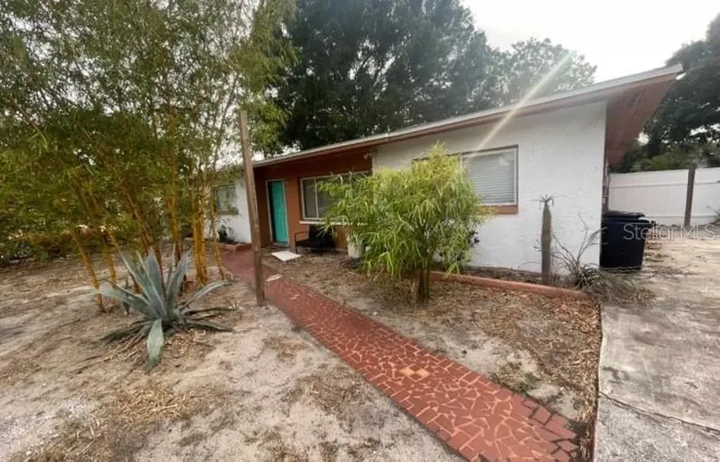 709 W Bayshore Drive Tarpon Springs FL 34689