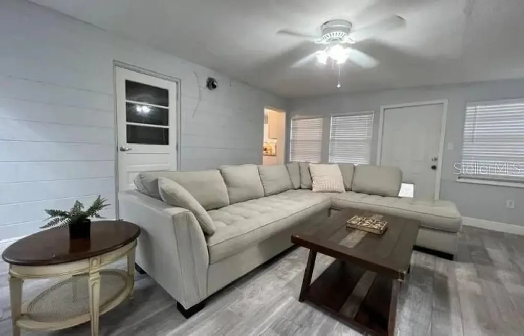 709 W Bayshore Drive Tarpon Springs FL 34689