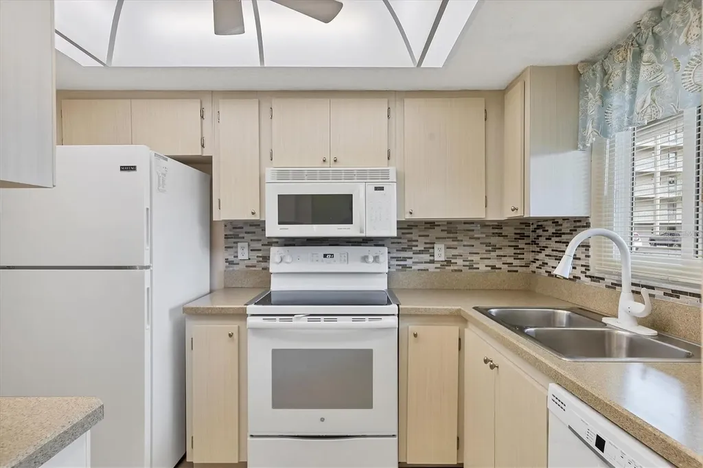 3532 Lake Bayshore Drive Bradenton FL 34205