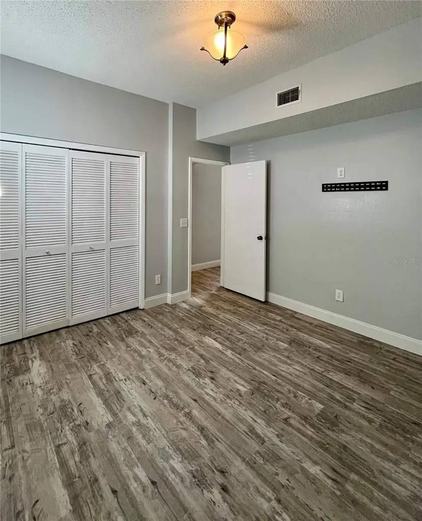 9318 Heritage Oak Court Tampa FL 33647