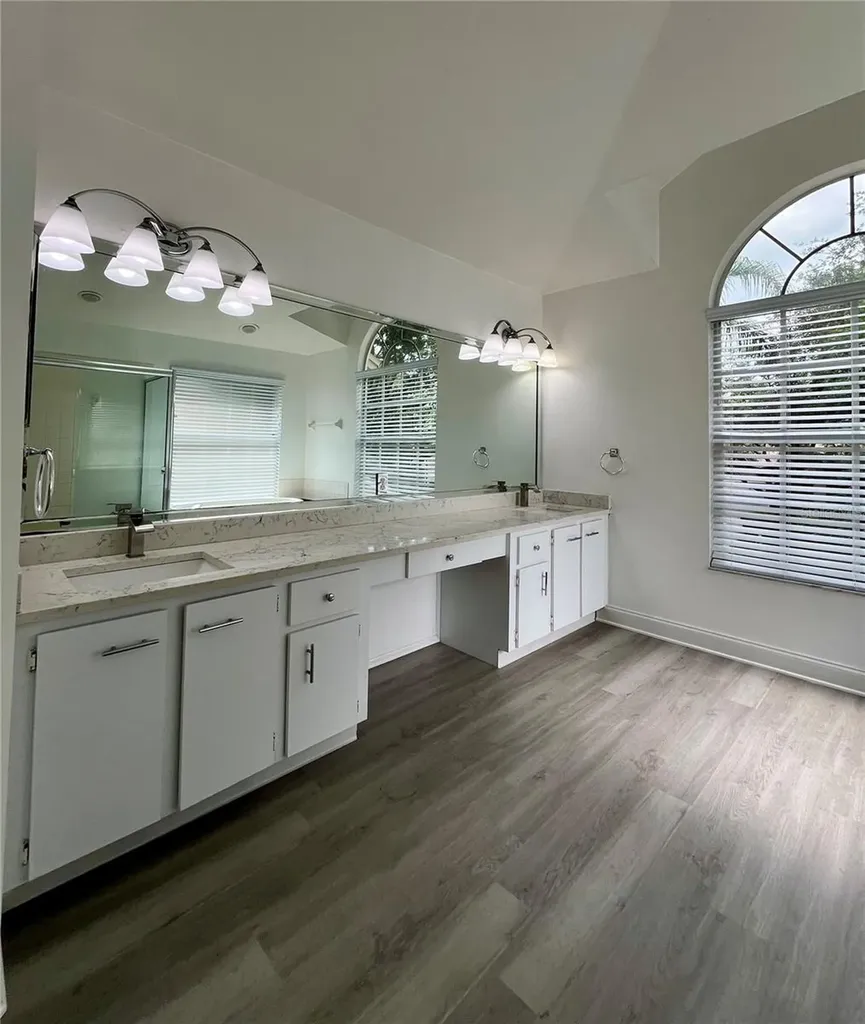 9318 Heritage Oak Court Tampa FL 33647