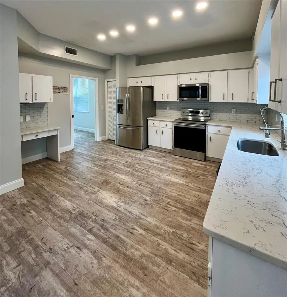 9318 Heritage Oak Court Tampa FL 33647