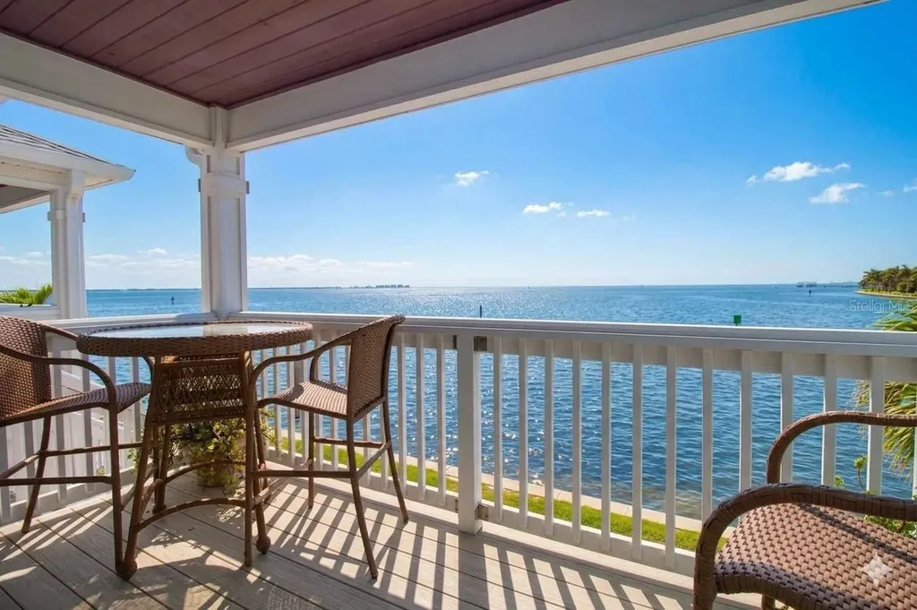 5282 Beach Drive SE St Petersburg FL 33705