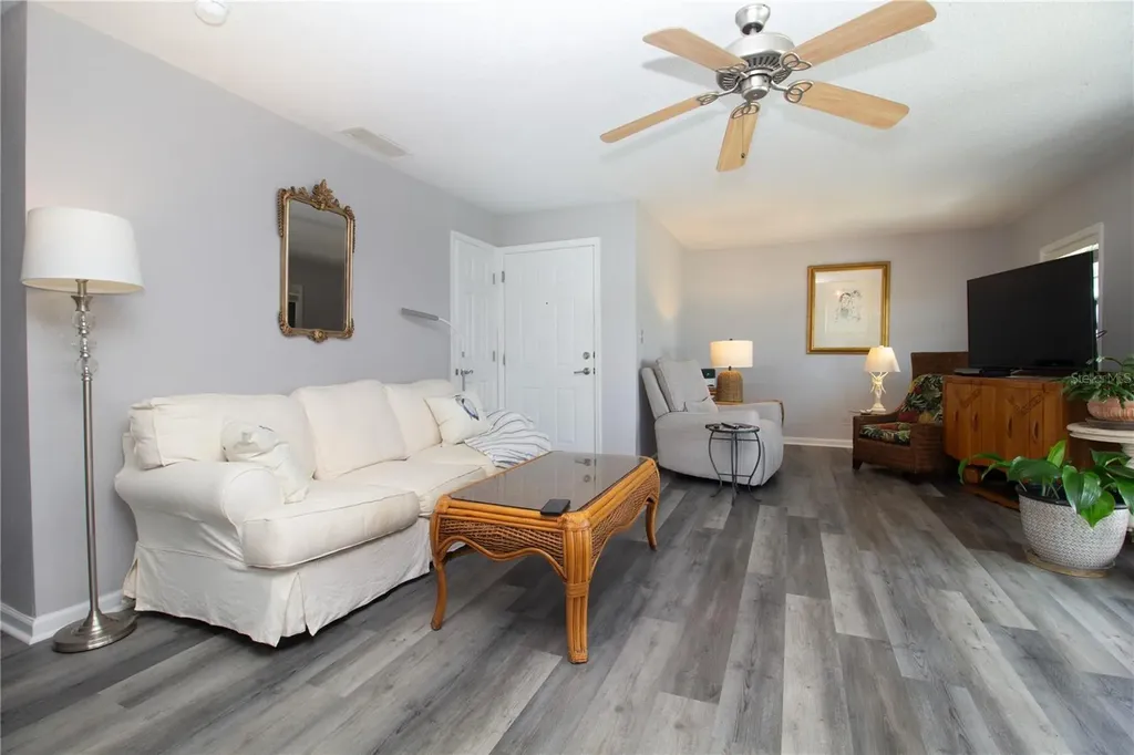 5282 Beach Drive SE St Petersburg FL 33705