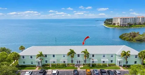 5282 Beach Drive SE St Petersburg FL 33705