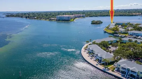 5282 Beach Drive SE St Petersburg FL 33705