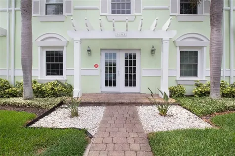 5282 Beach Drive SE St Petersburg FL 33705