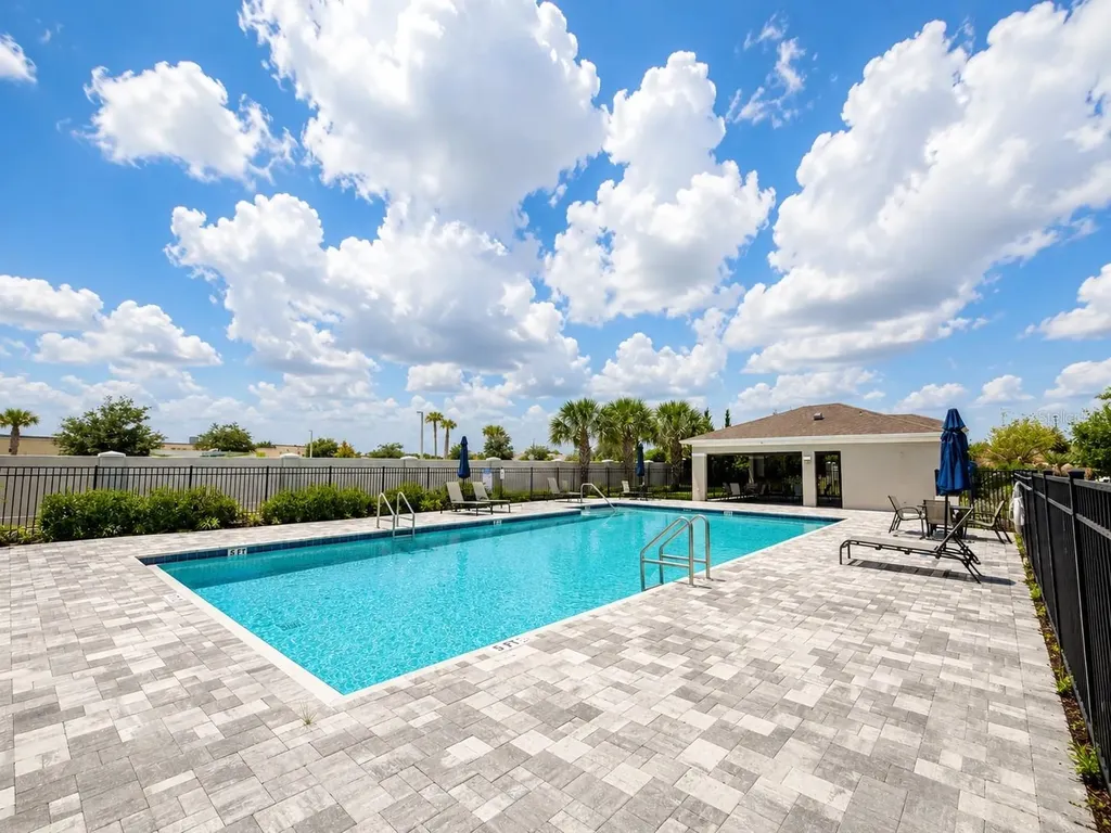 1043 Spring Palm Loop Orlando FL 32828