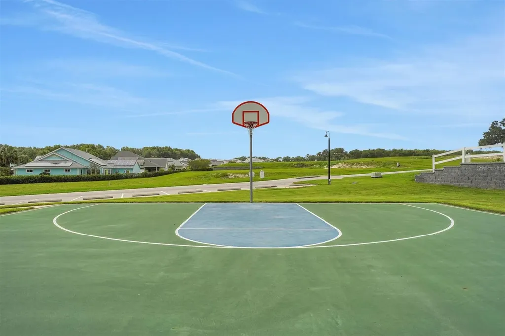 1025 Fiesta Key Circle Lady Lake FL 32159