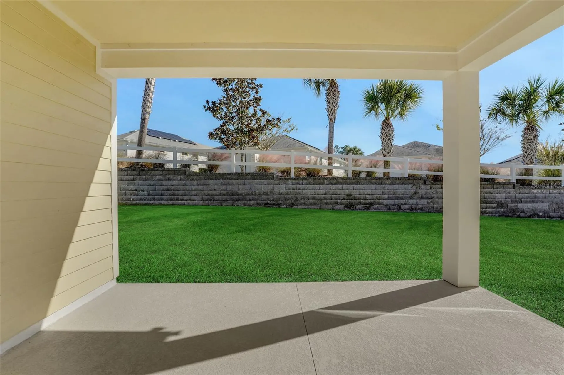 1025 Fiesta Key Circle Lady Lake FL 32159