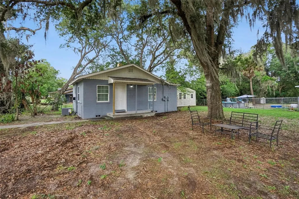 335 E Walts Avenue Deland FL 32724